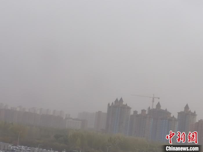 沙塵登場(chǎng)、氣溫暴跌中國(guó)北疆內(nèi)蒙古開(kāi)啟“冷凍模式”