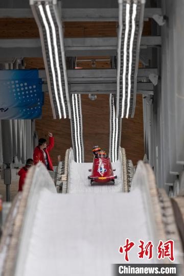 德國雪車隊結(jié)束滑行 國家雪車雪橇中心提供