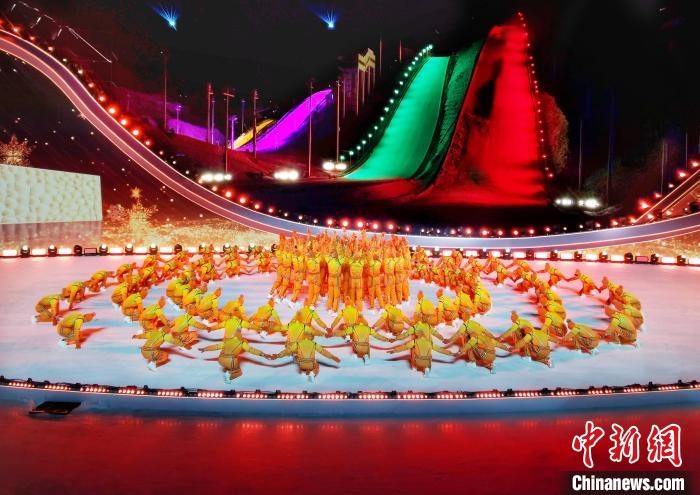 圖為河北省第三屆冰雪運(yùn)動(dòng)會(huì)開幕現(xiàn)場(chǎng)?！±钶x 攝