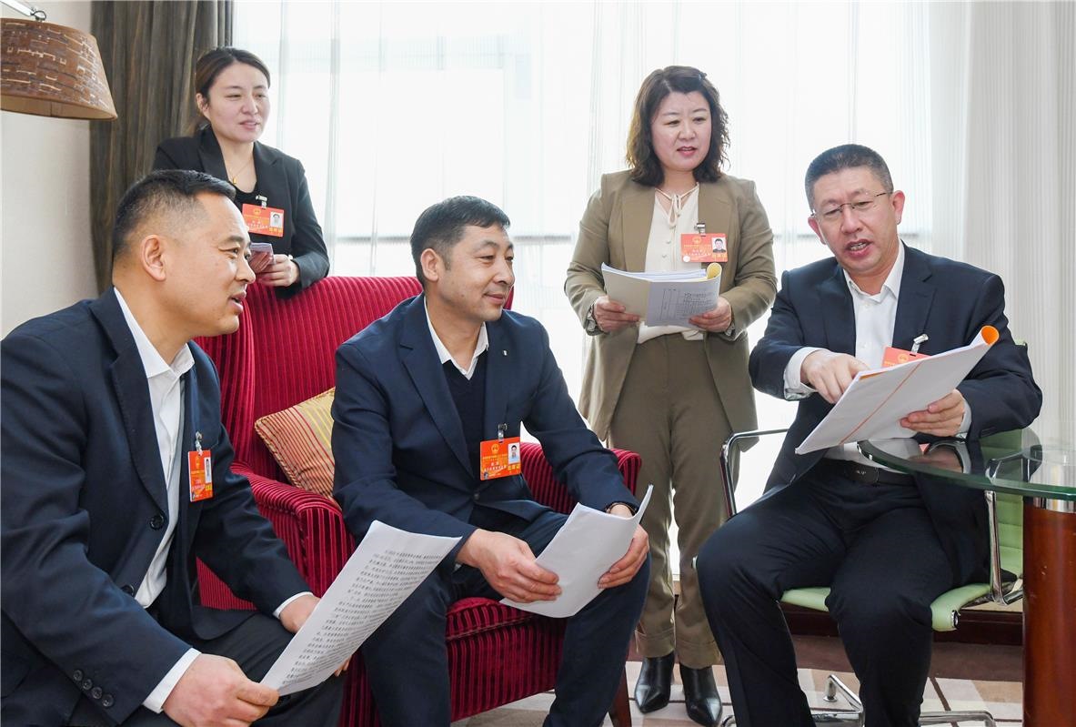 奮進(jìn)2024｜代表來(lái)了！自治區(qū)十四屆人大二次會(huì)議召開在即