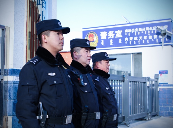 站好“護學崗”，守護“成長路”——南地公安持續(xù)開展護學行動214.png