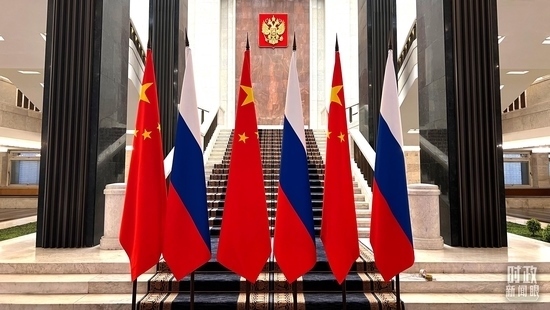 △習主席在這里同米舒斯京總理握手合影。（總臺央視記者程鋮拍攝）