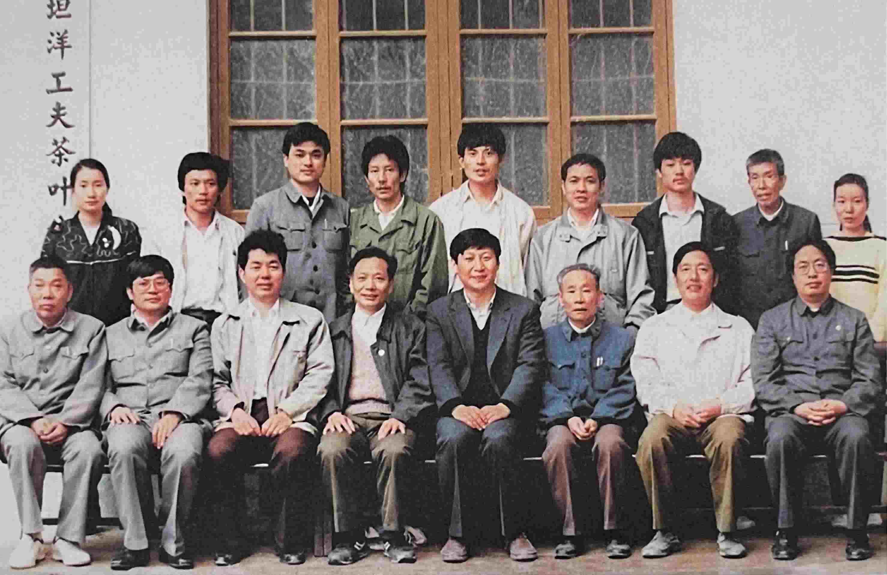 1990年5月，剛調(diào)任福州市委書記的習(xí)近平到寧德交接工作時，調(diào)研福安市社口鄉(xiāng)坦洋工夫茶葉公司。