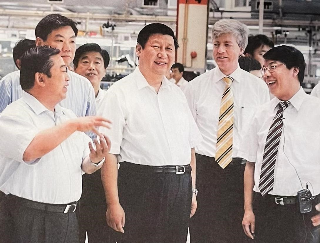 2007年7月，習(xí)近平調(diào)研上海大眾汽車有限公司。