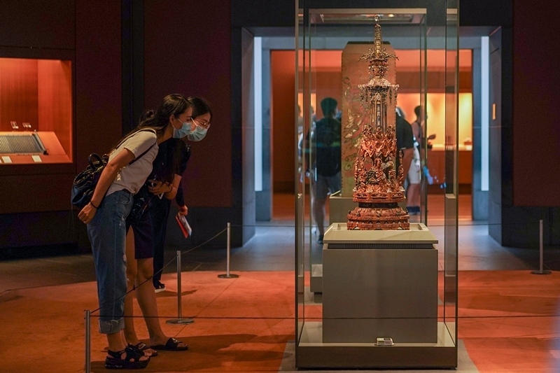 2020年7月24日，觀眾在蘇州博物館內(nèi)參觀。