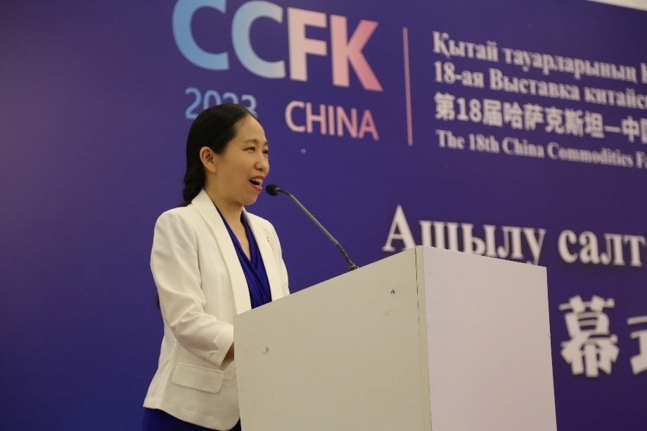 中國駐阿拉木圖總領(lǐng)事蔣薇發(fā)表致辭。中國駐阿拉木圖總領(lǐng)館供圖