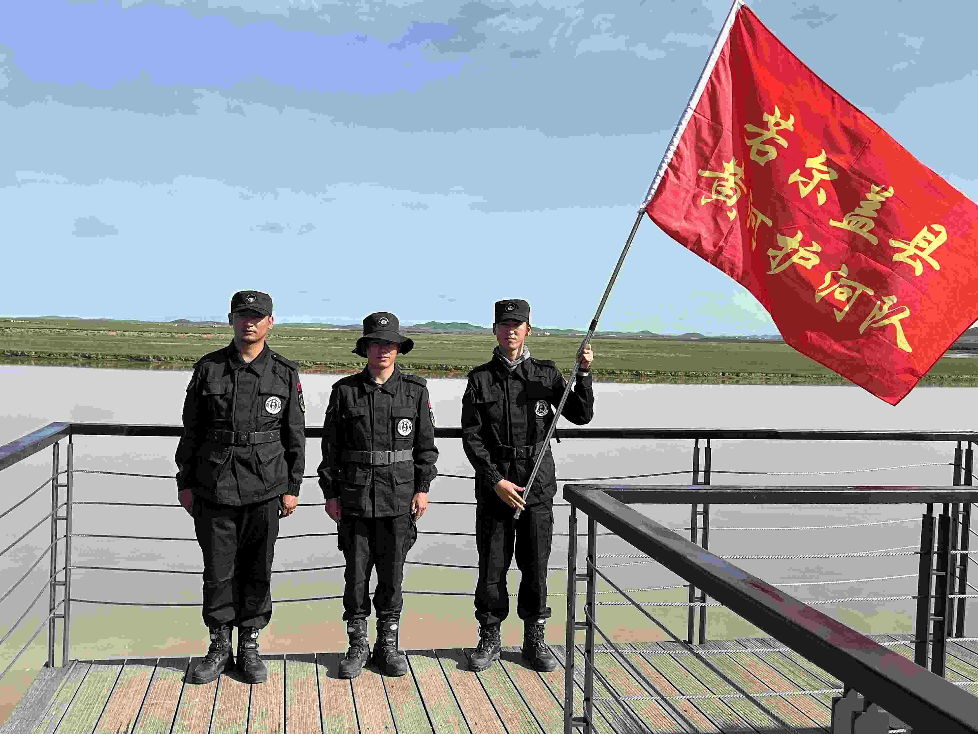 若爾蓋縣黃河護(hù)河隊(duì)。人民網(wǎng) 周靜圓攝