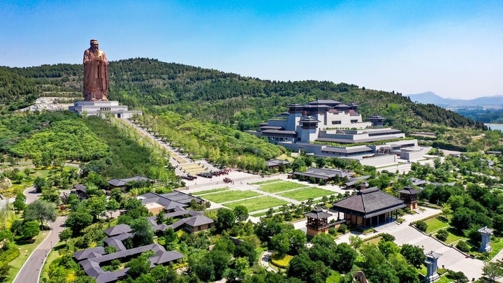 這是2023年6月8日拍攝的山東省曲阜市尼山圣境（無人機照片）。新華社記者 郭緒雷 攝