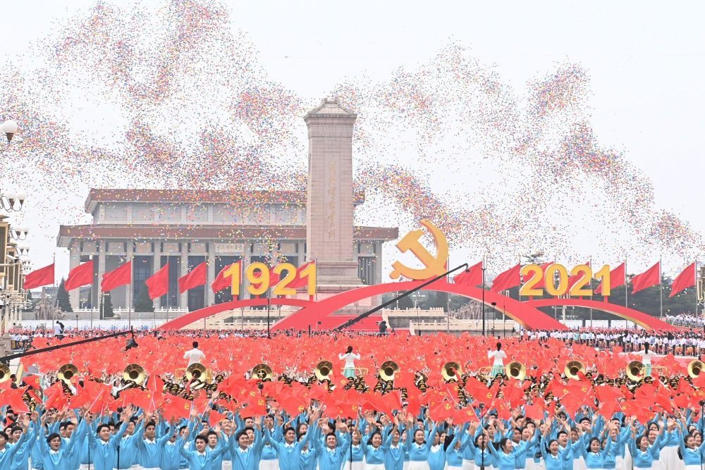 2021年7月1日上午，慶祝中國共產(chǎn)黨成立100周年大會在北京天安門廣場隆重舉行。這是慶祝大會現(xiàn)場放飛氣球。新華社記者 李尕 攝