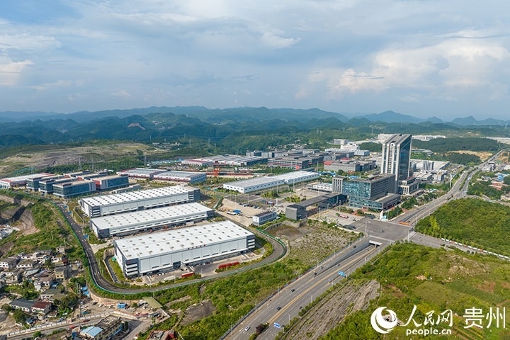 航拍貴陽綜保區(qū)。人民網(wǎng)記者 涂敏攝