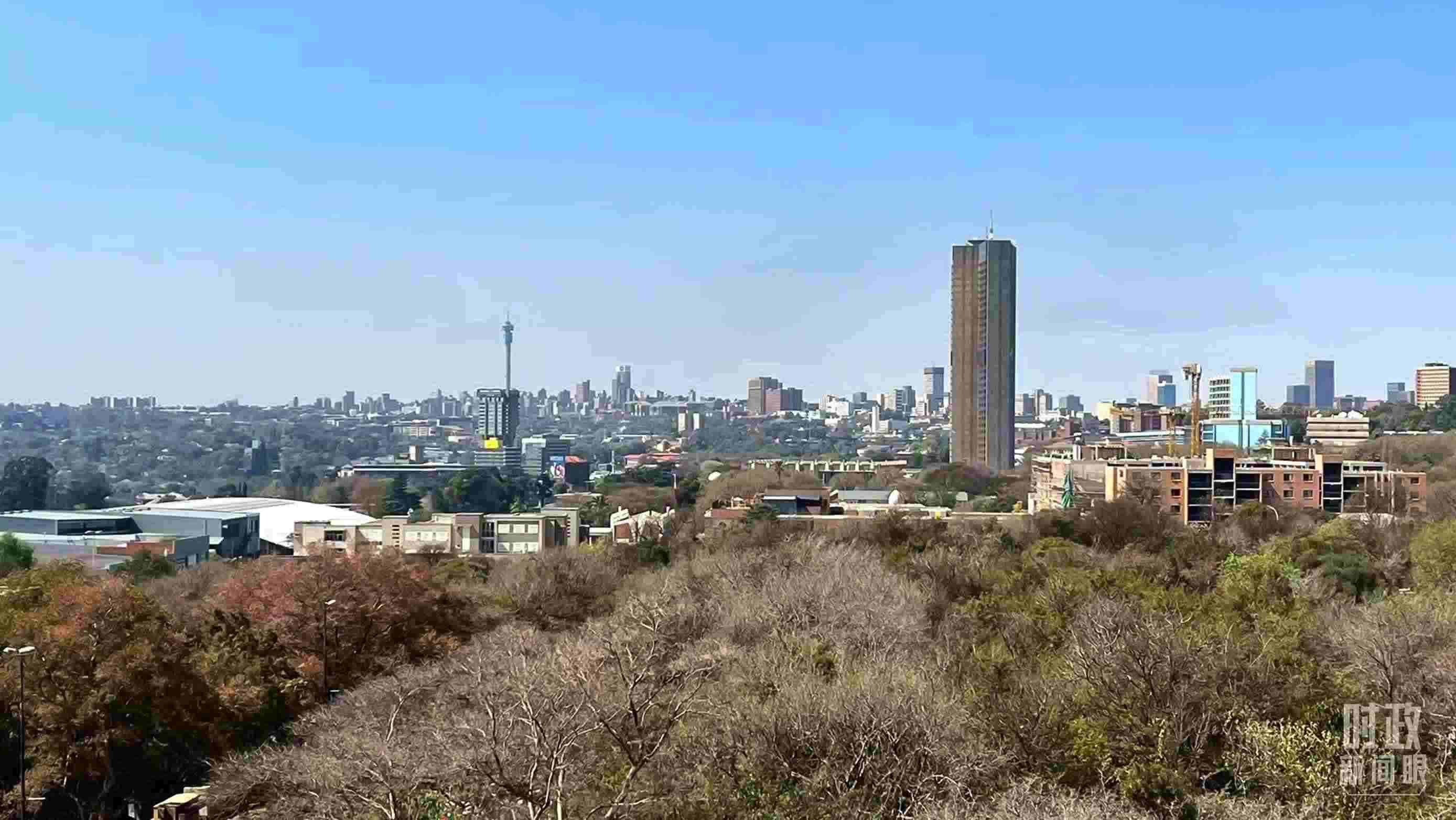 △約翰內(nèi)斯堡城市天際線(xiàn)。（總臺(tái)記者馬培敏拍攝）