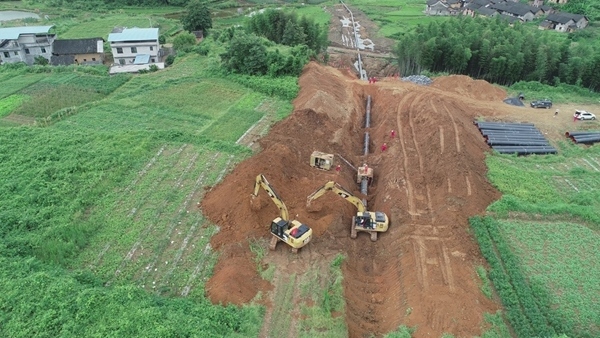 潛江—韶關(guān)輸氣管道廣西支干線建設(shè)現(xiàn)場(chǎng)。唐瑋峰攝
