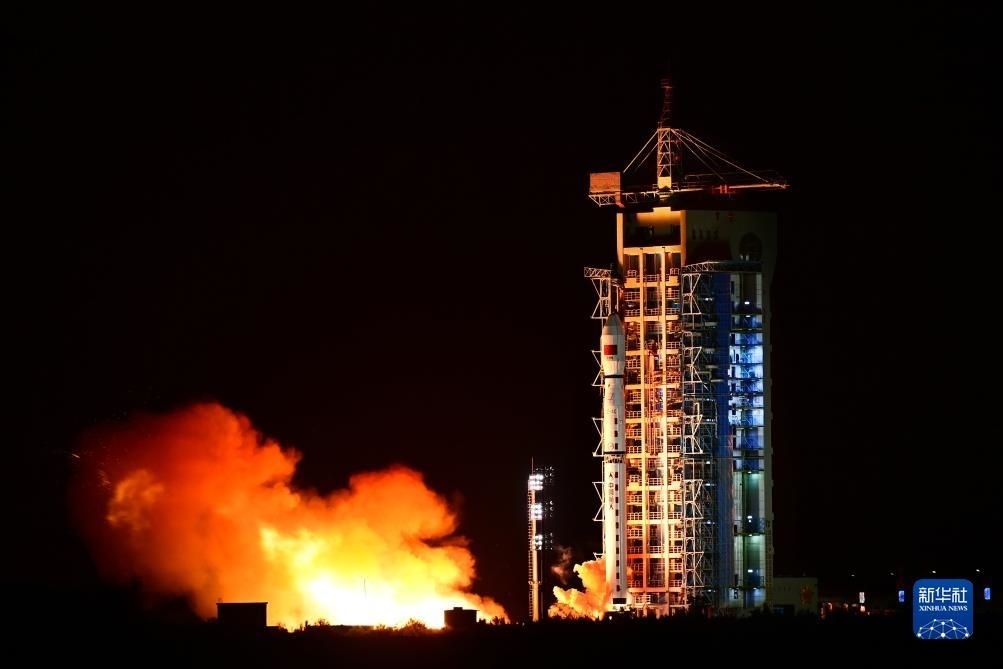 9月7日02時14分，我國在酒泉衛(wèi)星發(fā)射中心使用長征四號丙運載火箭，成功將遙感三十三號03星發(fā)射升空，衛(wèi)星順利進入預(yù)定軌道，發(fā)射任務(wù)獲得圓滿成功。新華社發(fā)（汪江波 攝）