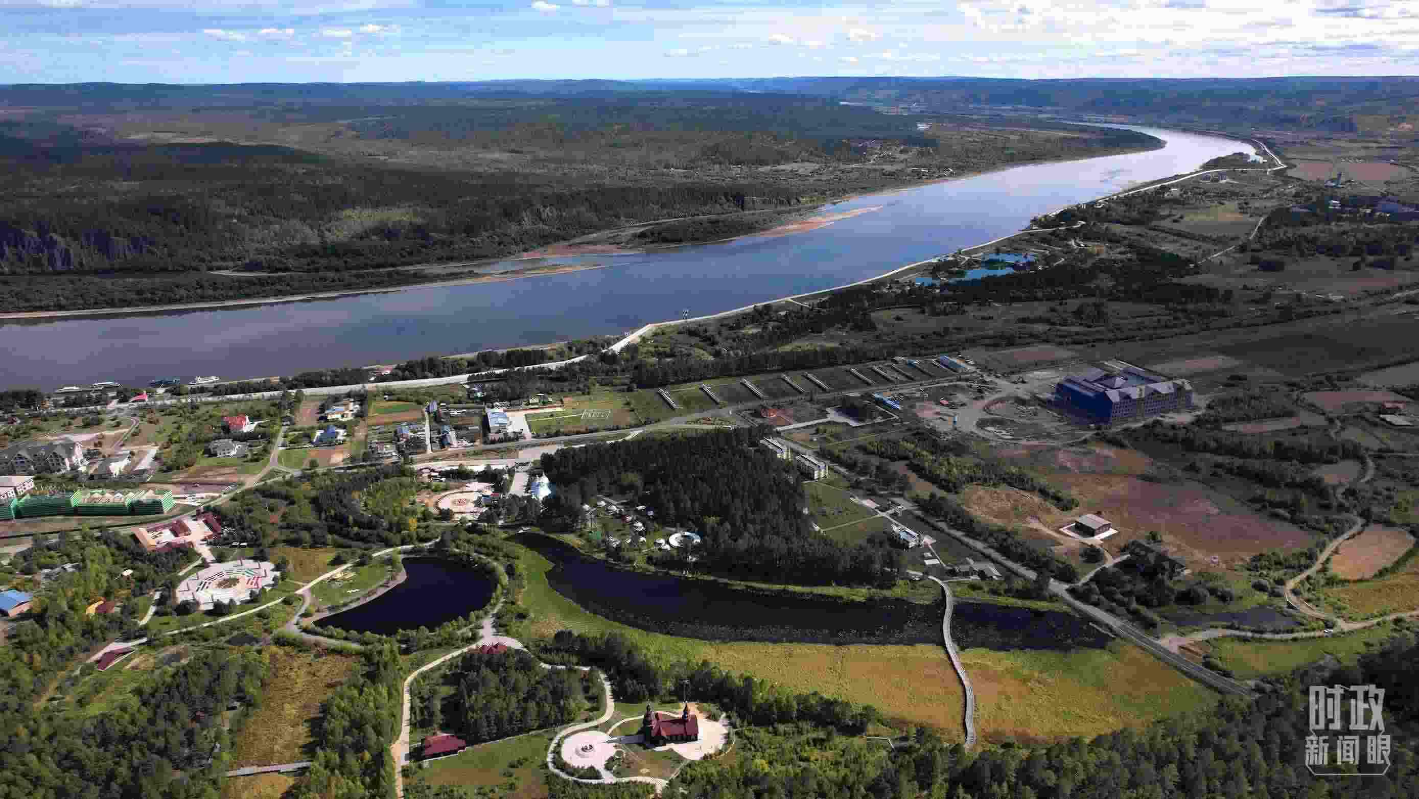 △北極村北邊是中俄界江黑龍江。（總臺國廣記者李晉拍攝）