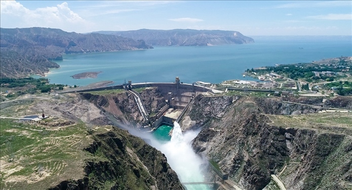 龍羊峽水電站開閘放水。國(guó)家電投黃河公司供圖