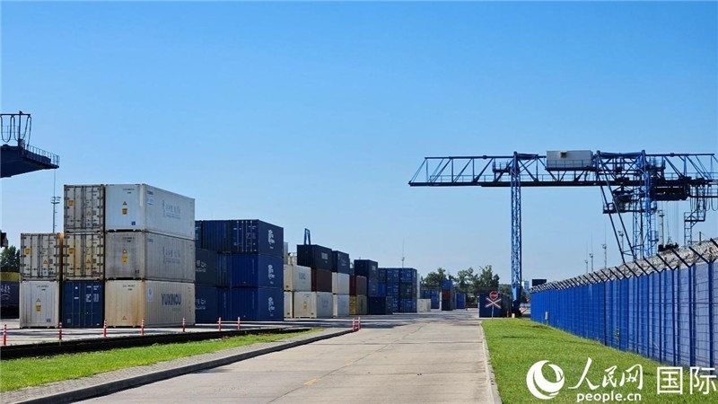 布列斯特北站，堆滿了來自中國的貨物。人民網(wǎng)記者 王震攝