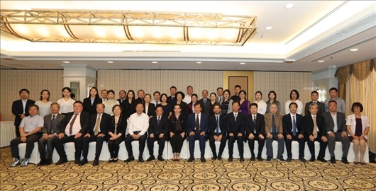 參會嘉賓合影留念。主辦方供圖