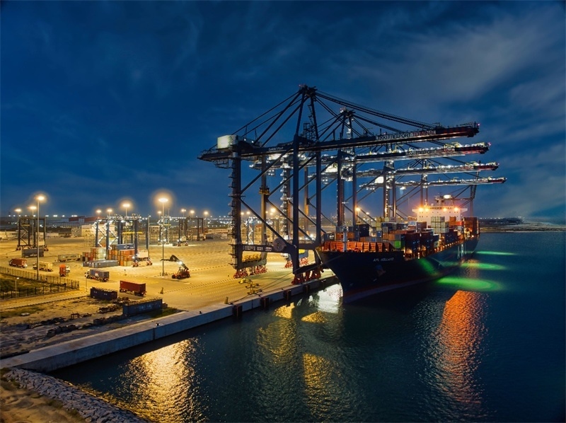 萊基港實(shí)行7×24小時(shí)裝卸作業(yè)機(jī)制。受訪者供圖