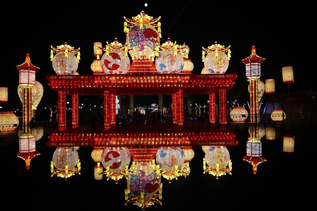 中秋國(guó)慶期間，南岳祝融文旅小鎮(zhèn)舉辦祝融花燈節(jié)。曹正平攝