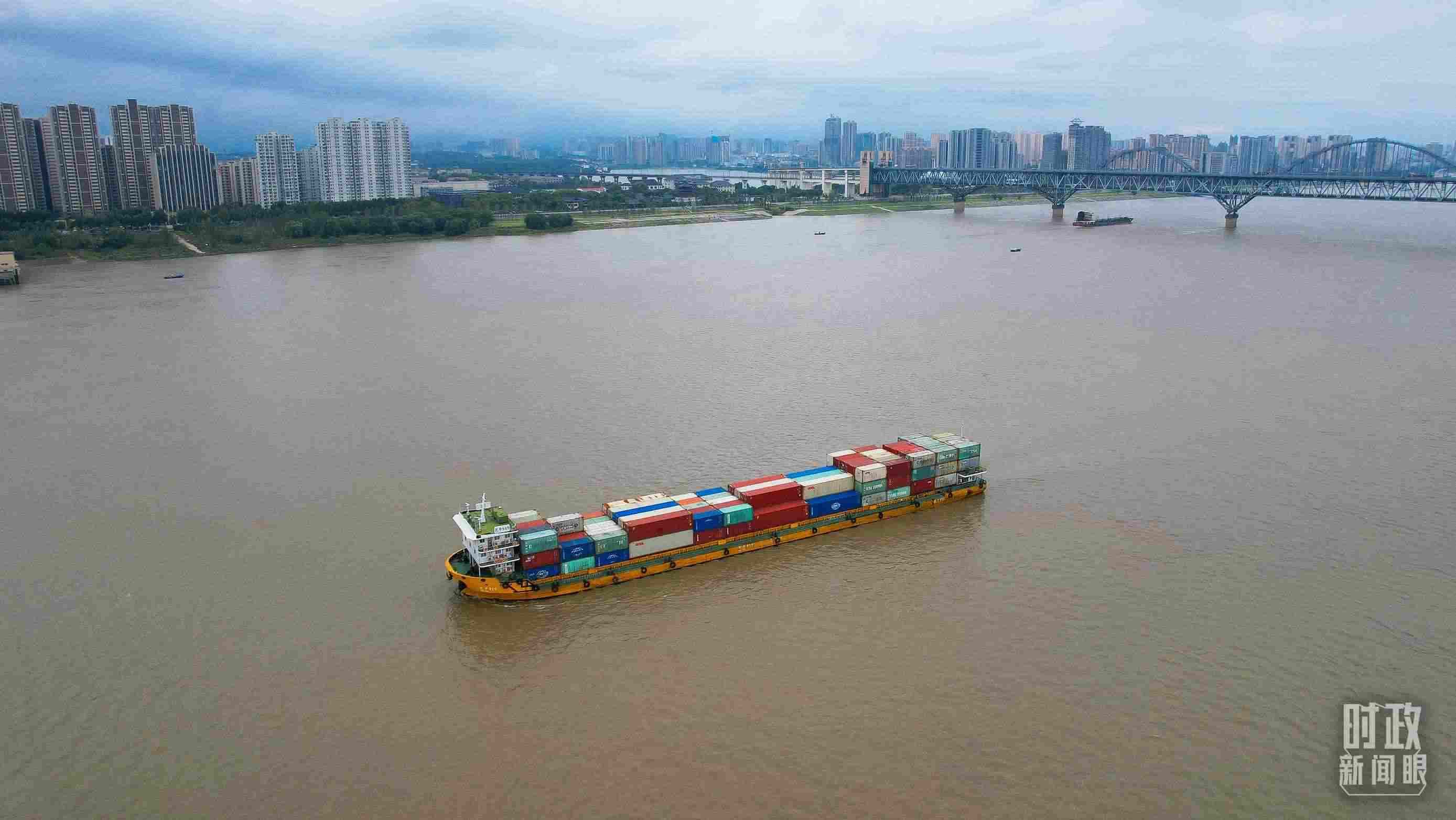 △長江九江段。（總臺(tái)央視記者范凱拍攝）