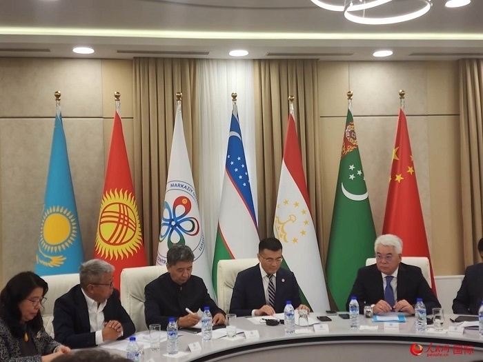 中國駐烏茲別克斯坦大使于駿致辭。人民網(wǎng)記者 李強攝