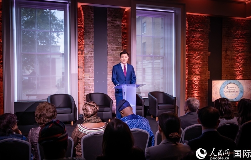 中國駐英國使館臨時代辦楊曉光致辭。人民網(wǎng) 郭錦標(biāo)攝