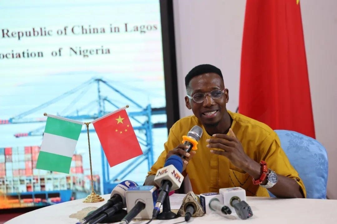 尼日利亞孔子學(xué)院留華同學(xué)會會長吳文仲分享經(jīng)驗。駐拉各館總領(lǐng)館供圖