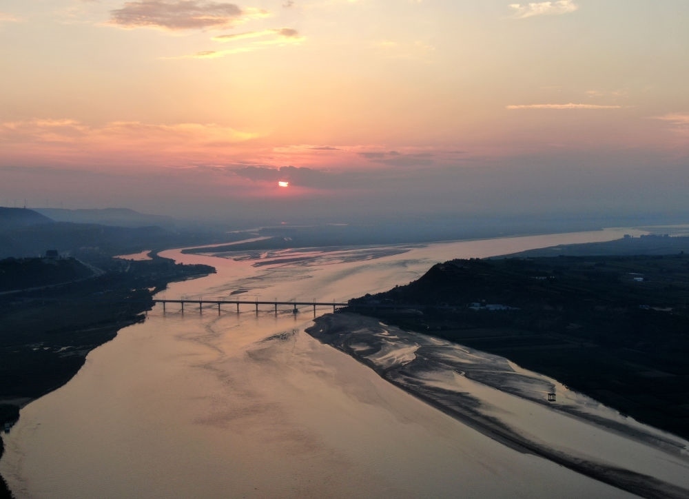  豫陜交界附近拍攝的黃河景色（2020年9月7日攝，無人機照片）。新華社記者 郝源 攝