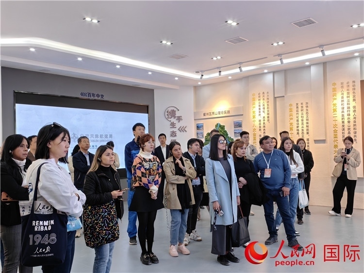 媒體記者探訪薊州礦山生態(tài)修復(fù)項(xiàng)目。人民網(wǎng)記者 符園園攝