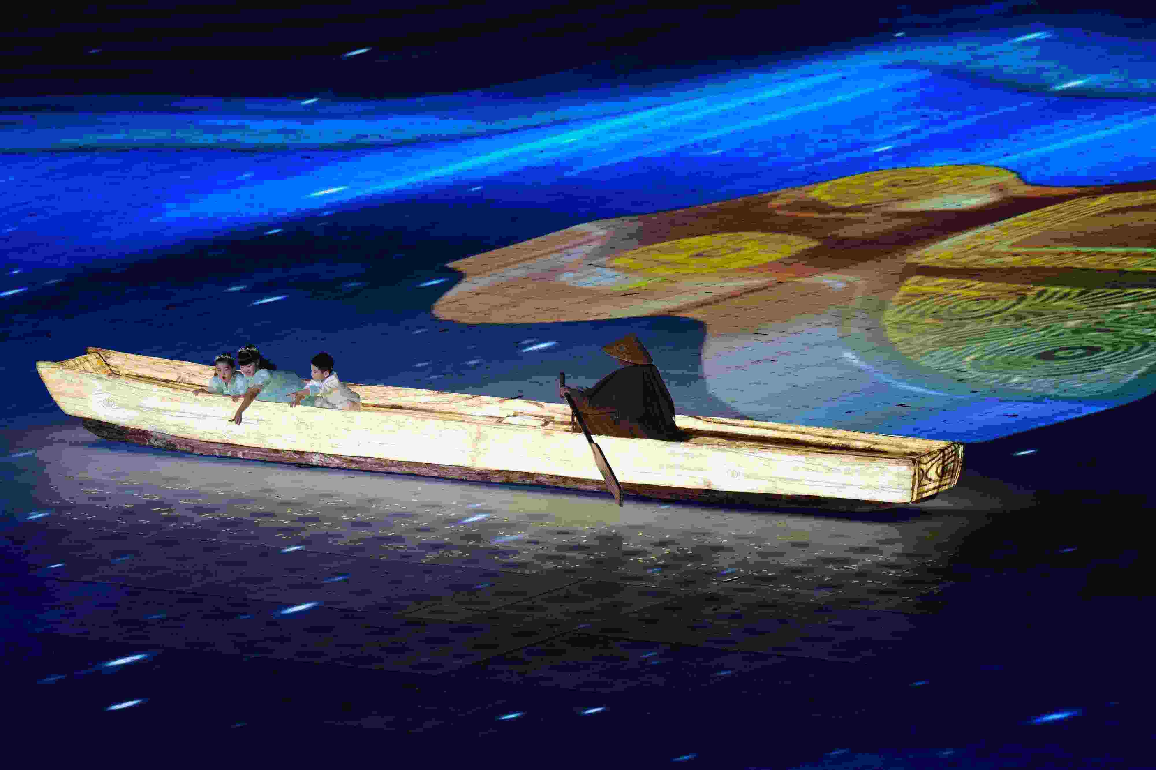 △2023年10月28日，杭州亞殘運(yùn)會(huì)閉幕式上的“中華第一舟”。