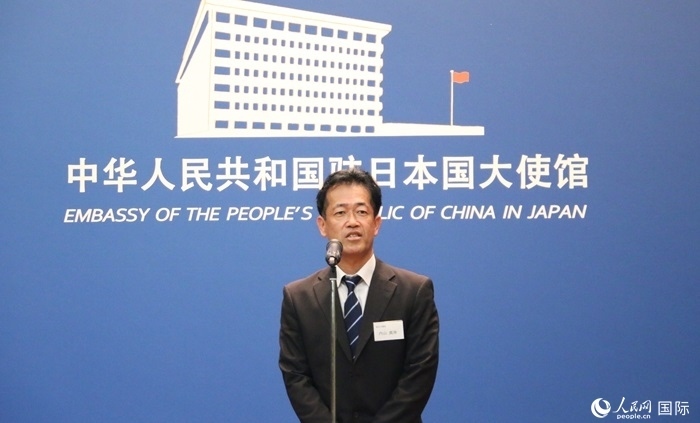導(dǎo)師代表、東京大學(xué)教授內(nèi)山真伸發(fā)表致辭。人民網(wǎng) 許可攝