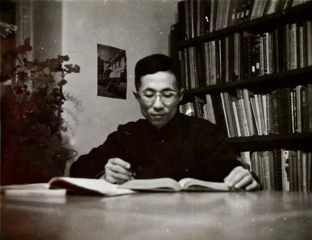 青年時(shí)期的秦裕琨。哈爾濱工業(yè)大學(xué)供圖