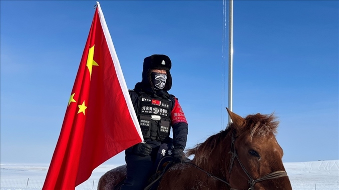 呼倫貝爾陳巴爾虎旗公安局副局長石永志。人民網(wǎng)記者 張敏穎攝