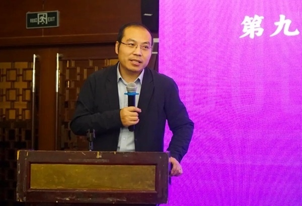 清華大學(xué)社會(huì)科學(xué)學(xué)院副院長(zhǎng)、政治學(xué)系長(zhǎng)聘教授孟天廣在研討會(huì)上總結(jié)發(fā)言。主辦方供圖