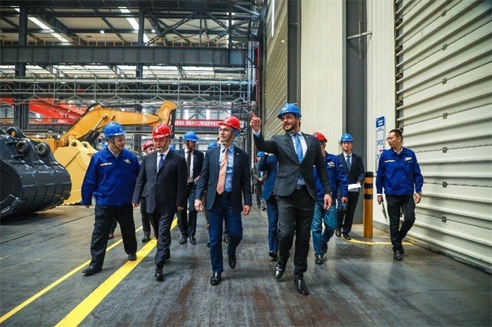 巴西米納斯吉拉斯州州長羅梅烏·澤馬到徐工集團考察。徐工集團供圖