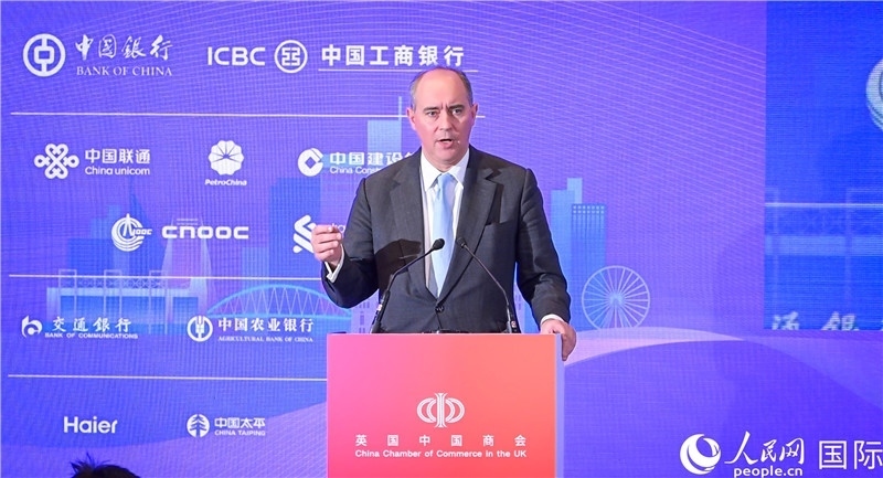 英國商業(yè)貿易部國務大臣（投資大臣）多米尼克·約翰遜與會。人民網 郭錦標攝