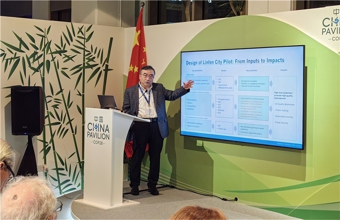 能源基金會(huì)首席執(zhí)行官兼中國區(qū)總裁鄒驥發(fā)言。COP28中國角供圖