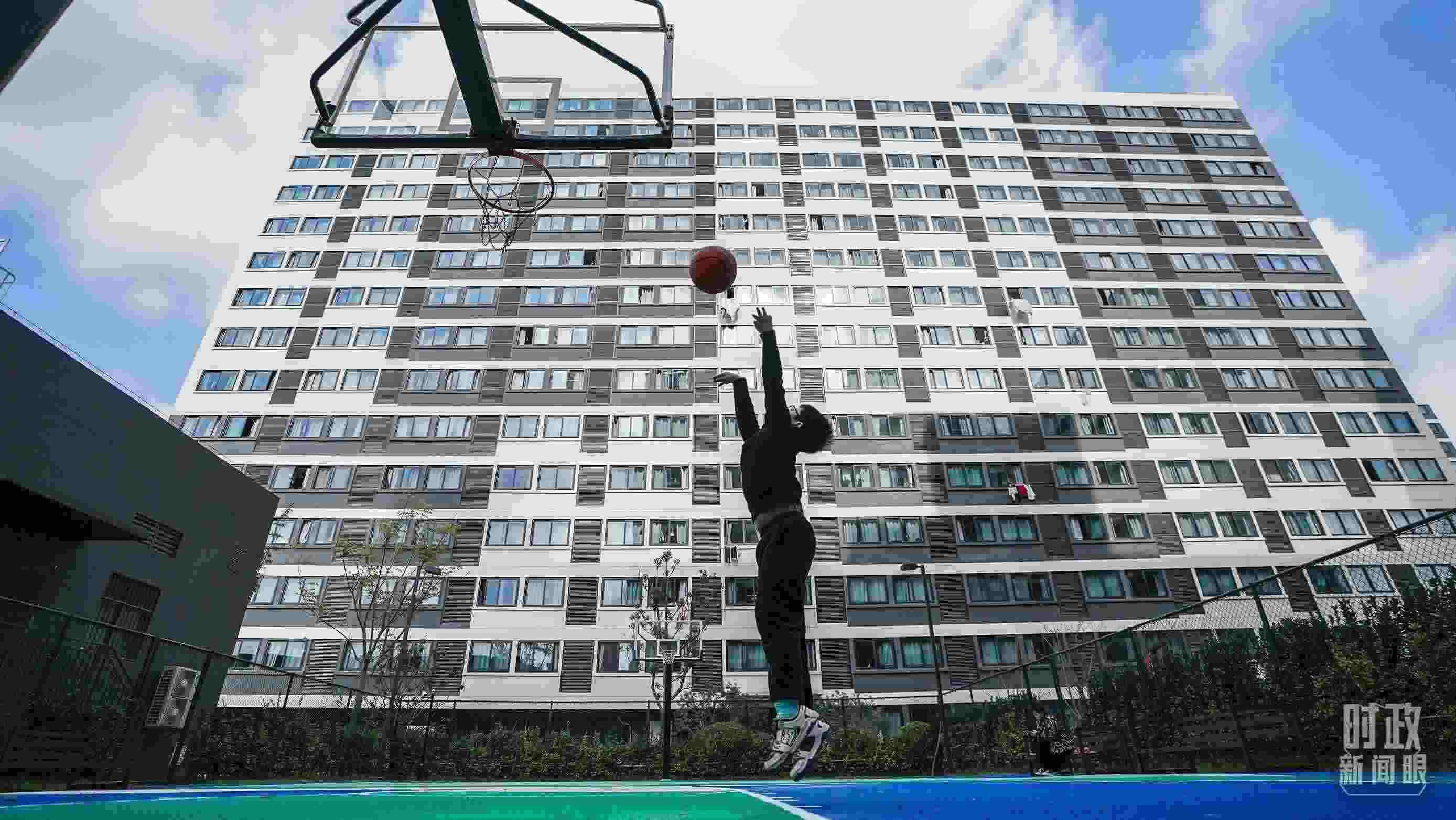 △上海市閔行區(qū)新時代城市建設(shè)者管理者之家。（總臺國廣記者李晉拍攝）