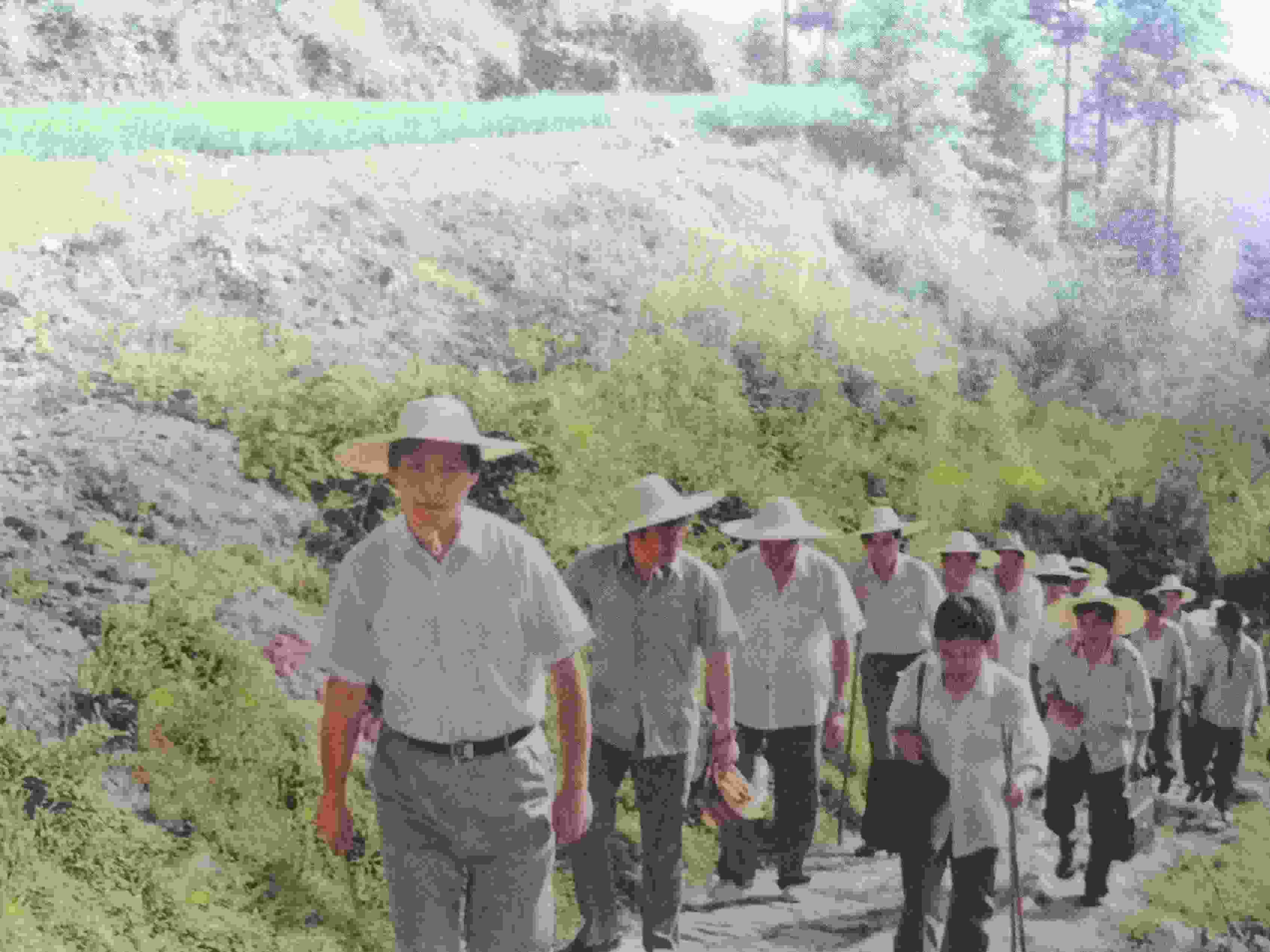 1989年7月，習(xí)近平冒著酷暑，帶頭步行到下黨鄉(xiāng)調(diào)研。