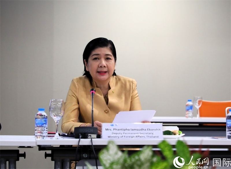 泰國外交部副次長潘提帕作主旨發(fā)言。人民網記者 白元琪攝