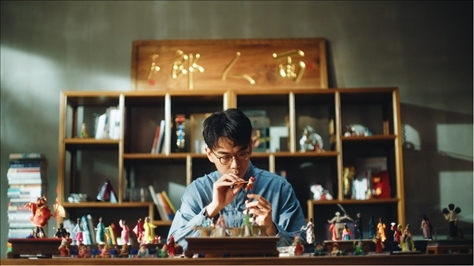 郎佳子彧通過(guò)短視頻直播，讓更多人關(guān)注并喜歡捏面人。受訪者供圖