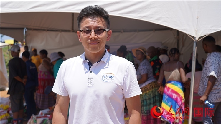 延鋒彼歐南非公司總經(jīng)理張鑫發(fā)言致辭。人民網(wǎng) 張茜攝