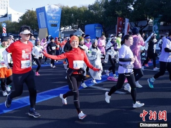 2023杭州馬拉松現(xiàn)場。肖健 攝
