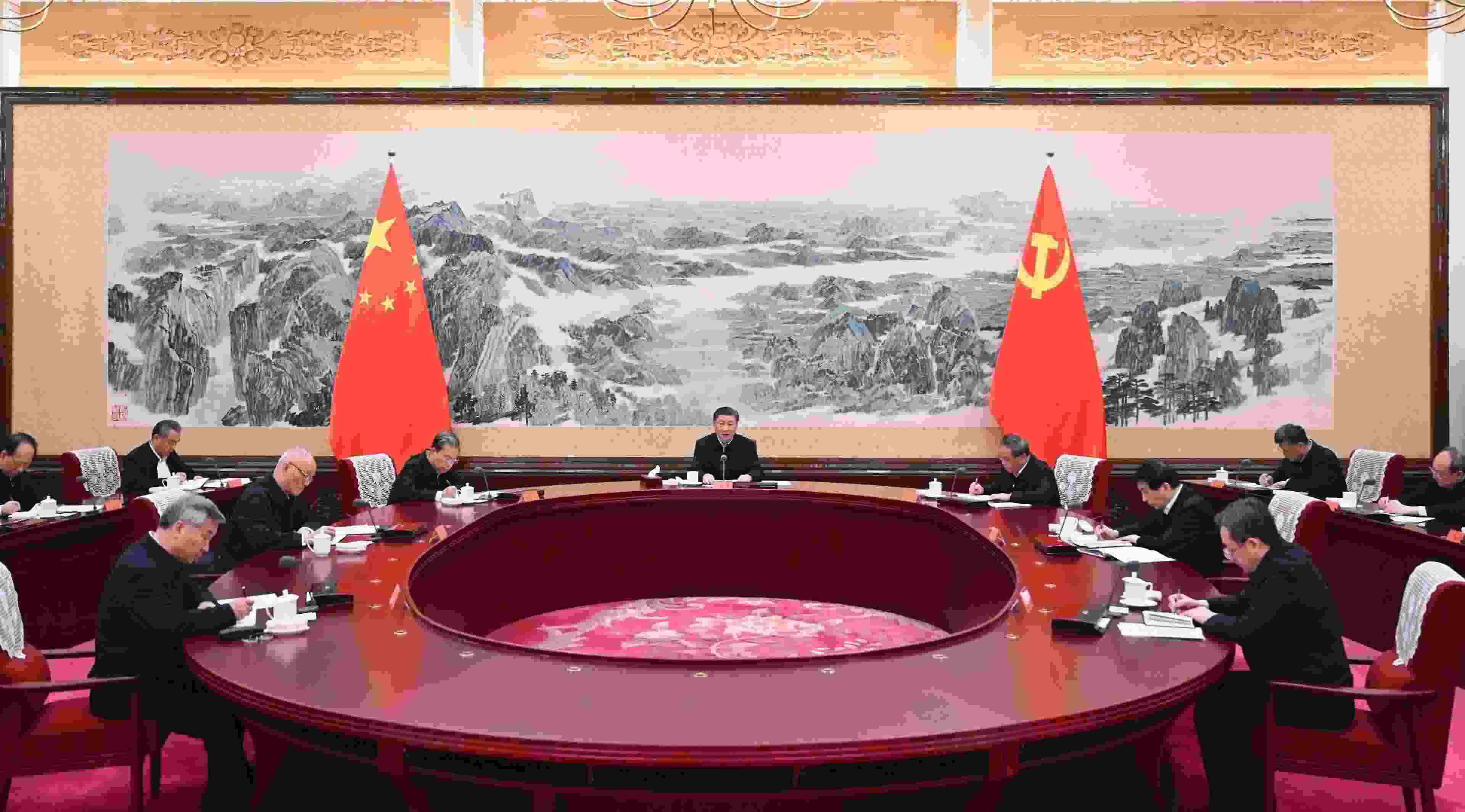 2023年12月21日至22日，中共中央政治局召開學(xué)習(xí)貫徹習(xí)近平新時代中國特色社會主義思想主題教育專題民主生活會，中共中央總書記習(xí)近平主持會議并發(fā)表重要講話。