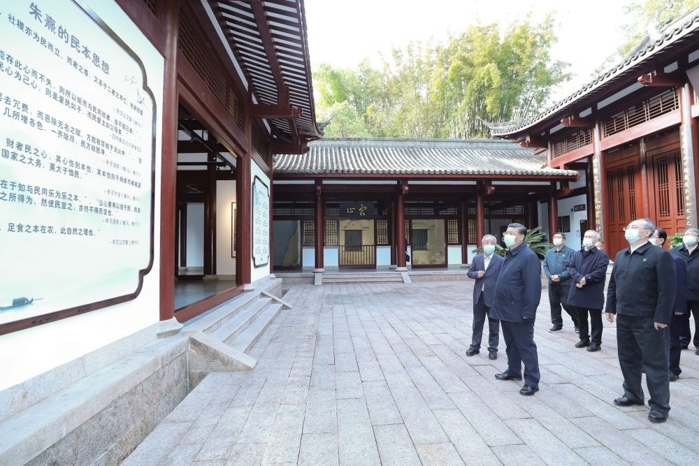 2021年3月22日，習(xí)近平在福建省南平武夷山朱熹園，了解朱熹生平及理學(xué)研究等情況。新華社記者 鞠鵬 攝