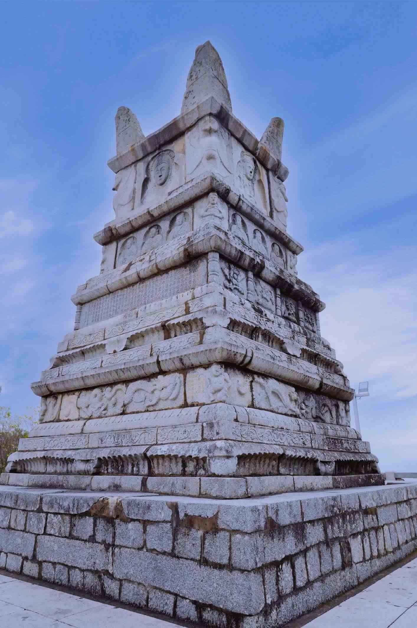 萬(wàn)壽塔。 陳芝 攝