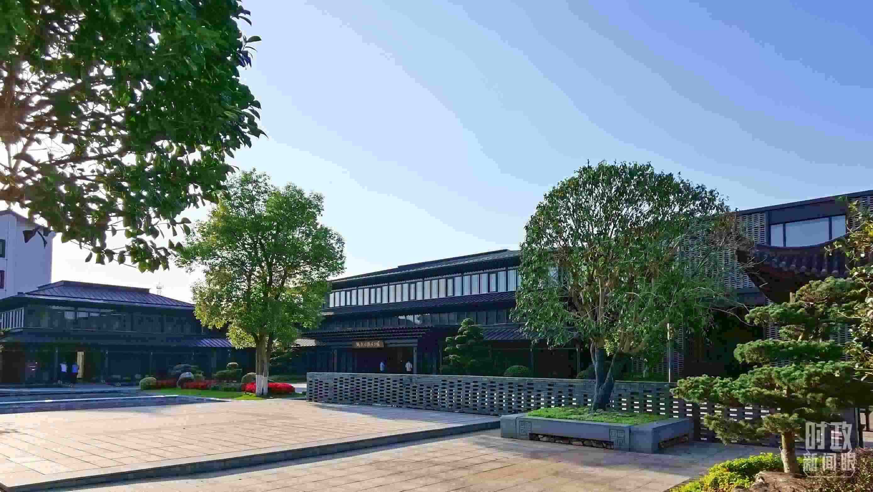 △楓橋經(jīng)驗(yàn)陳列館。2023年9月，習(xí)近平來到這里考察，強(qiáng)調(diào)要發(fā)展好新時(shí)代“楓橋經(jīng)驗(yàn)”。（總臺(tái)央視記者陳漢章拍攝）