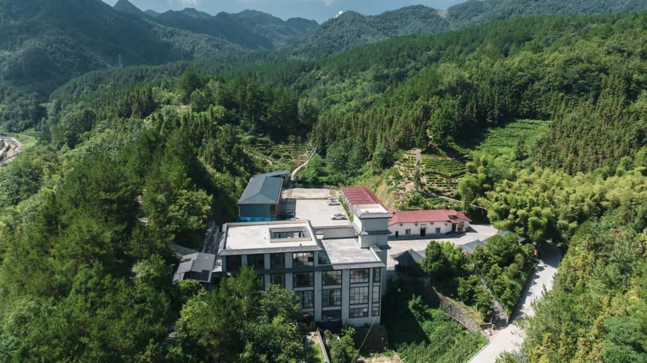 蒿坪鎮(zhèn)金石村“喬家大院”農(nóng)家樂航拍圖。常洪萍供圖
