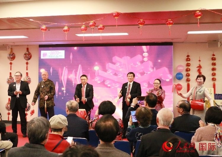 打擊樂合奏《春節(jié)序曲》。人民網(wǎng) 許可攝