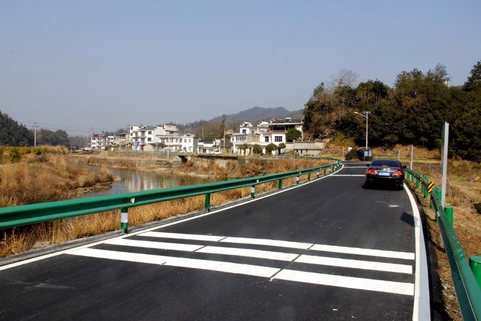 安徽省休寧縣農(nóng)村公路。受訪方供圖
